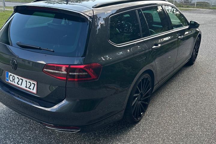 Grå VW Passat fra 2019
