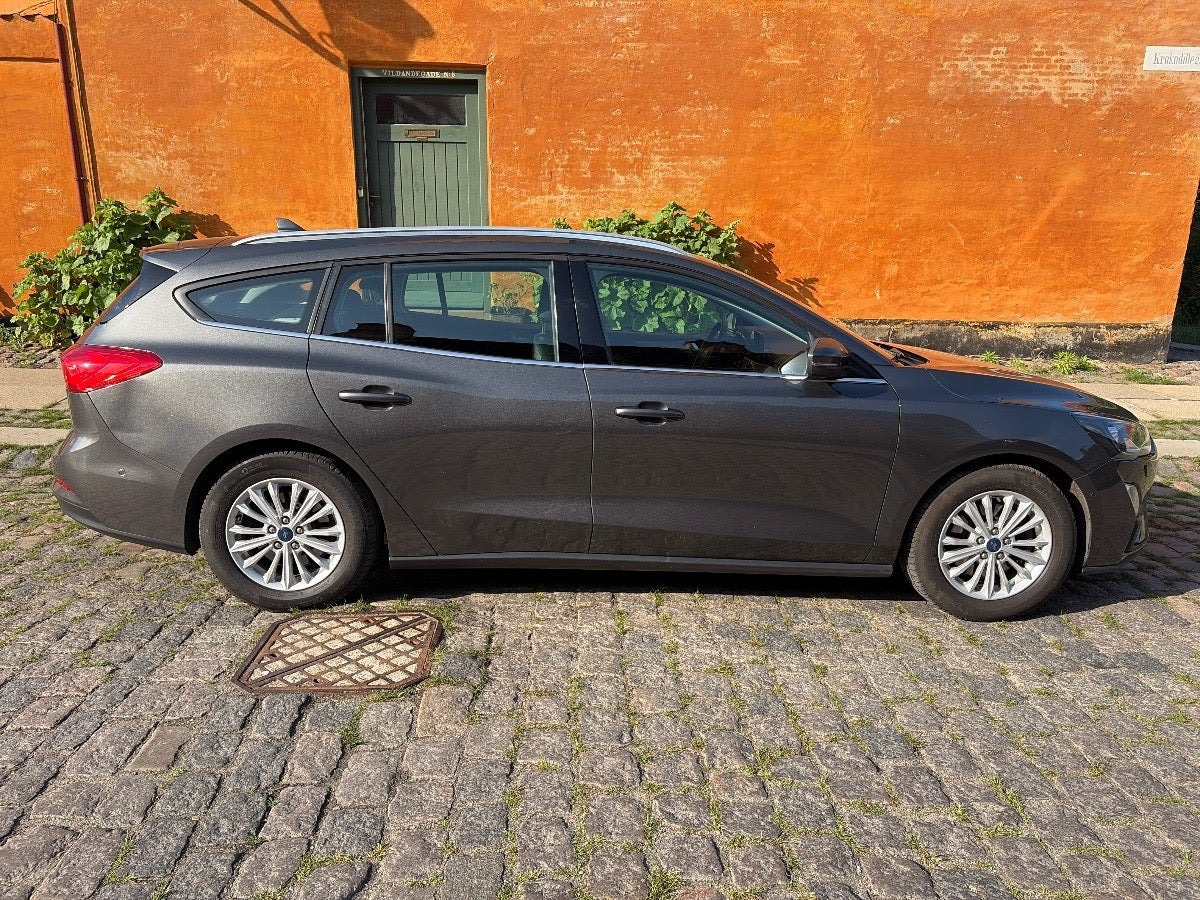 Grå Ford Focus fra 2020