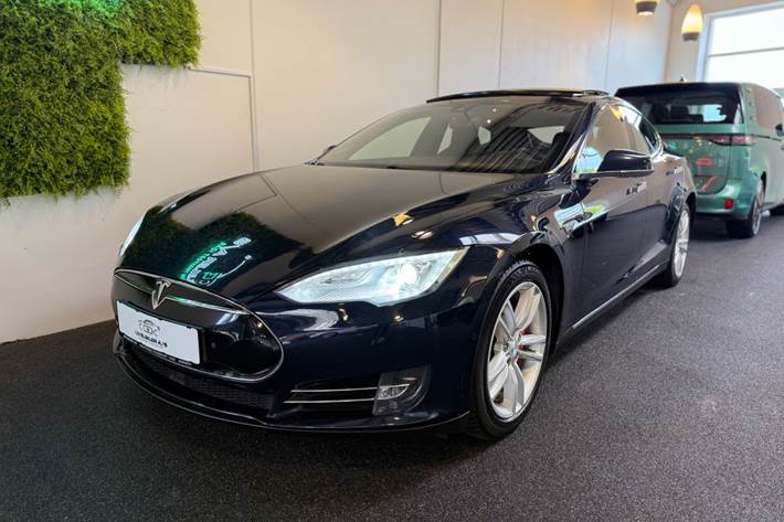Blå Tesla Model S fra 2015