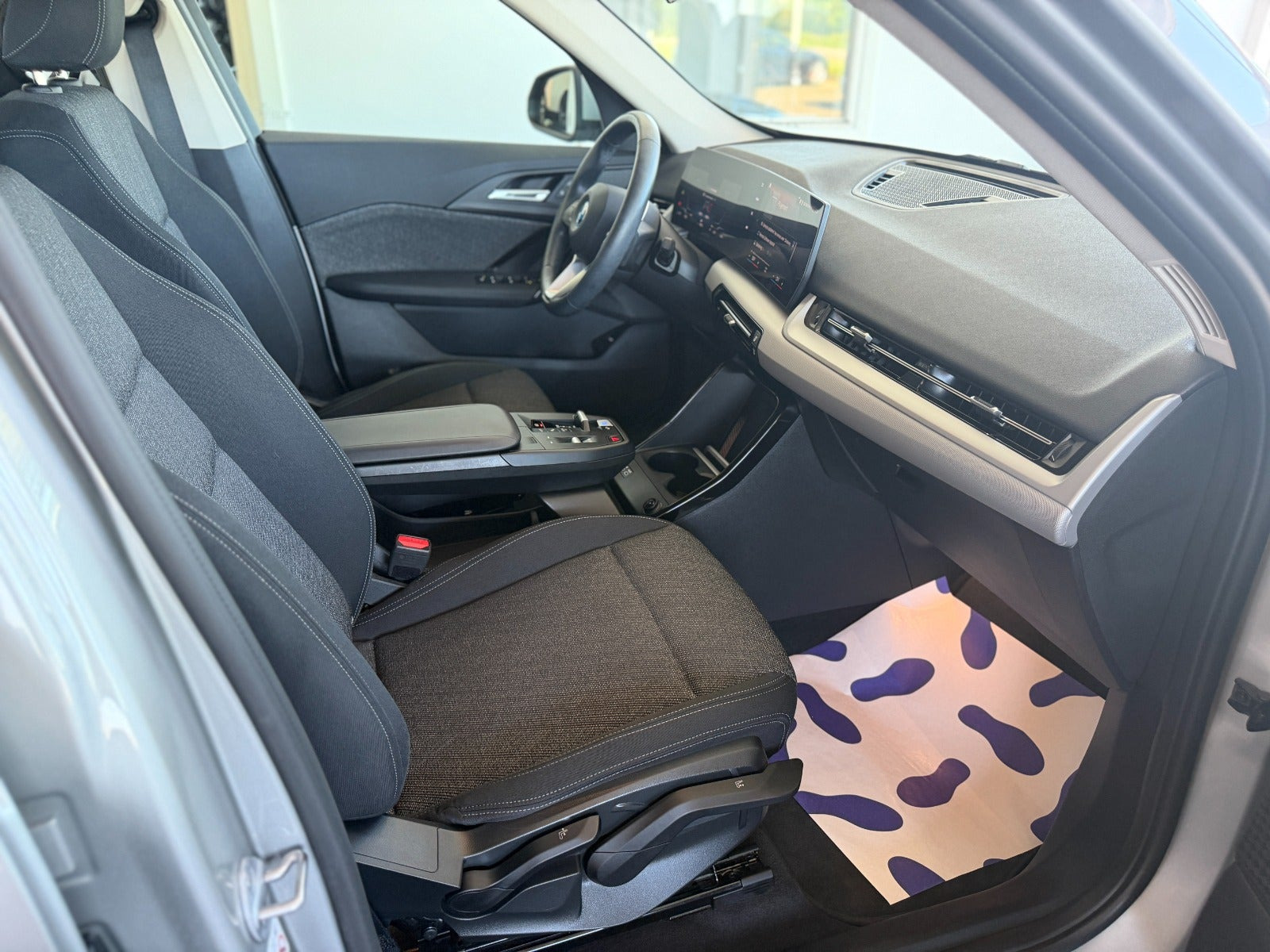 Orange BMW iX1 fra 2024