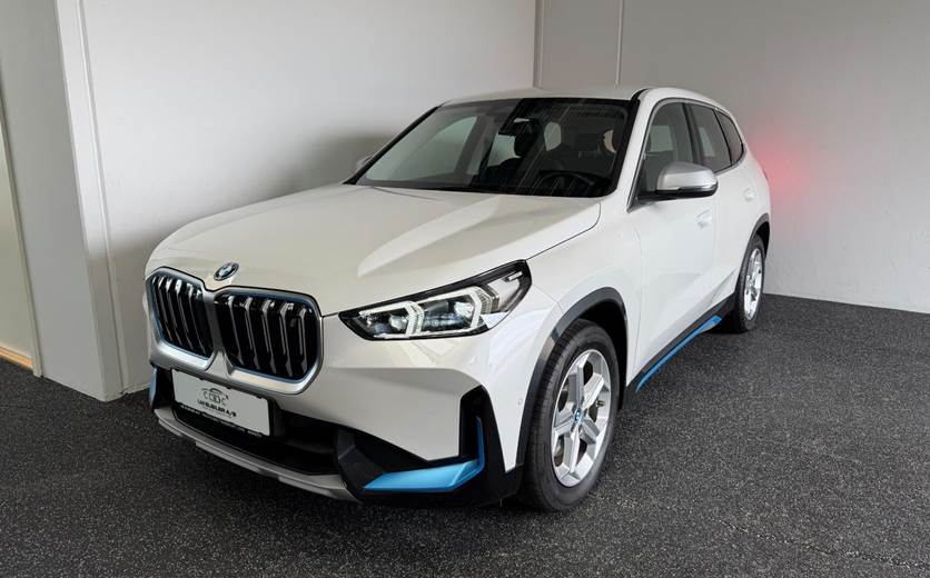 BMW iX1 xDrive30 X-Line