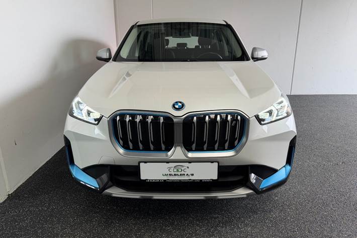 Hvid BMW iX1 fra 2024
