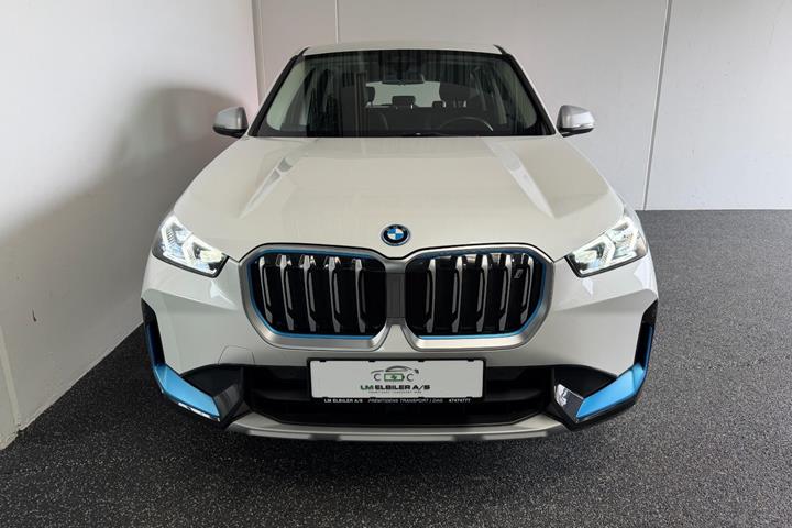 Hvid BMW iX1 fra 2024