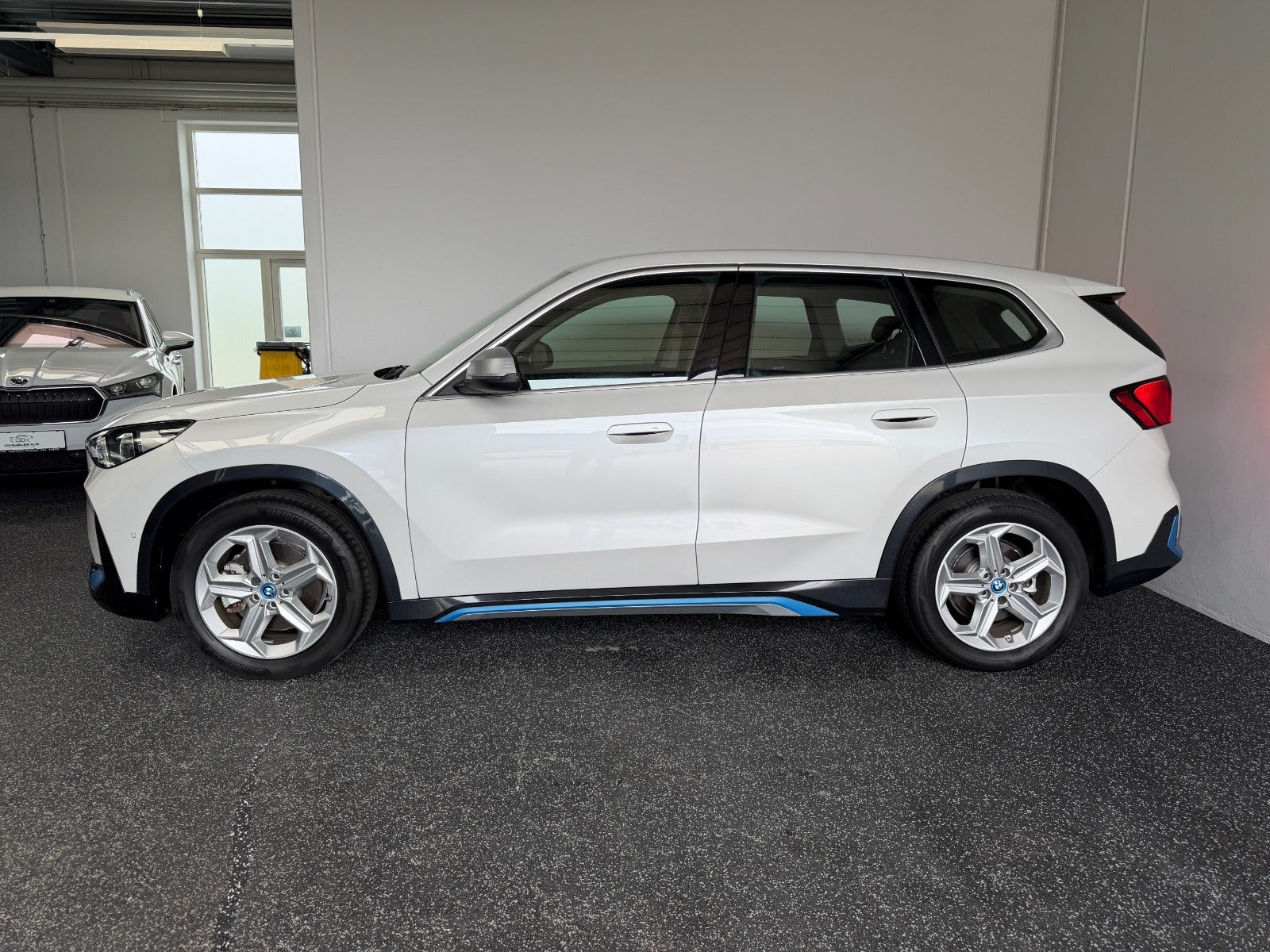 Hvid BMW iX1 fra 2024