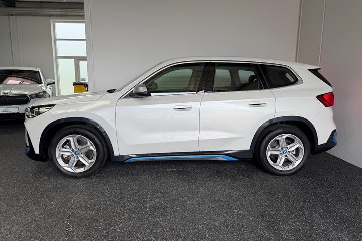 Hvid BMW iX1 fra 2024