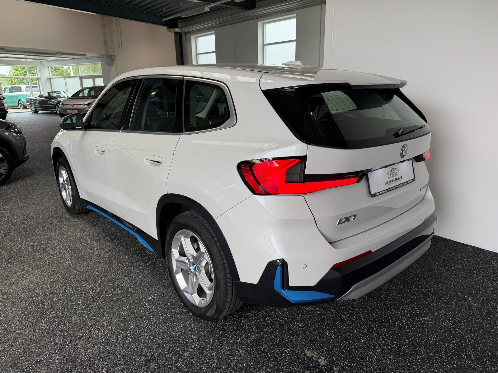 Hvid BMW iX1 fra 2024