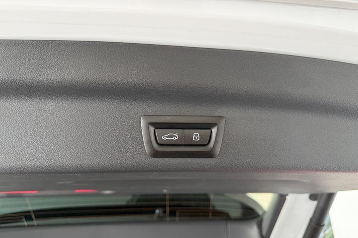 Hvid BMW iX1 fra 2024