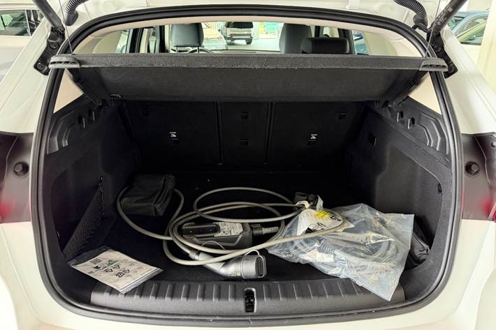 Hvid BMW iX1 fra 2024