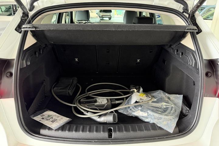 Hvid BMW iX1 fra 2024