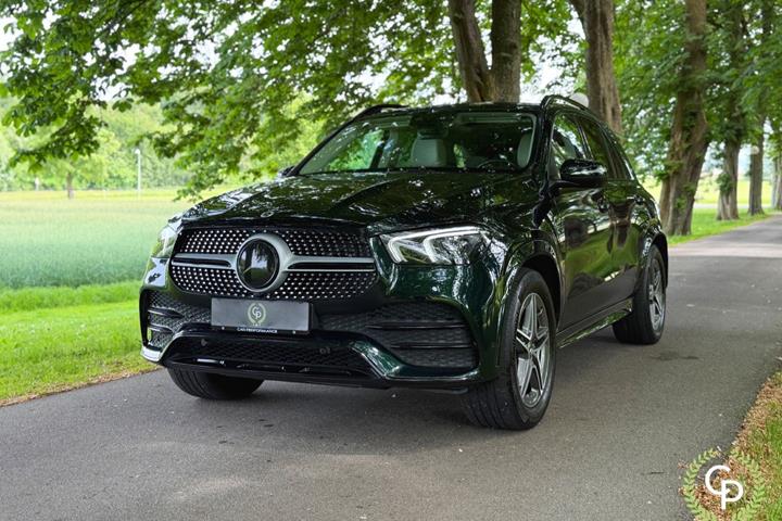 Grøn Mercedes GLE350 de fra 2021 set udefra