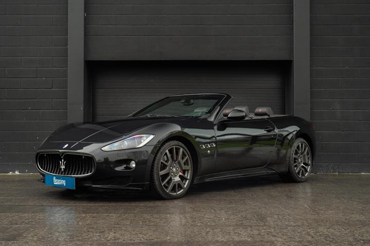 Sort Maserati GranCabrio fra 2012