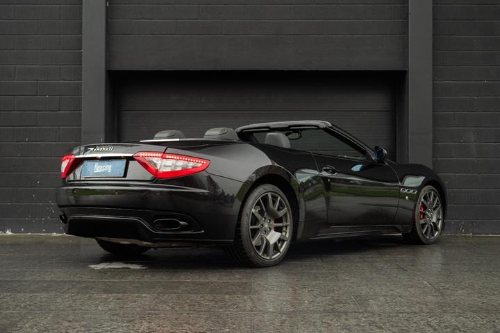 Sort Maserati GranCabrio fra 2012