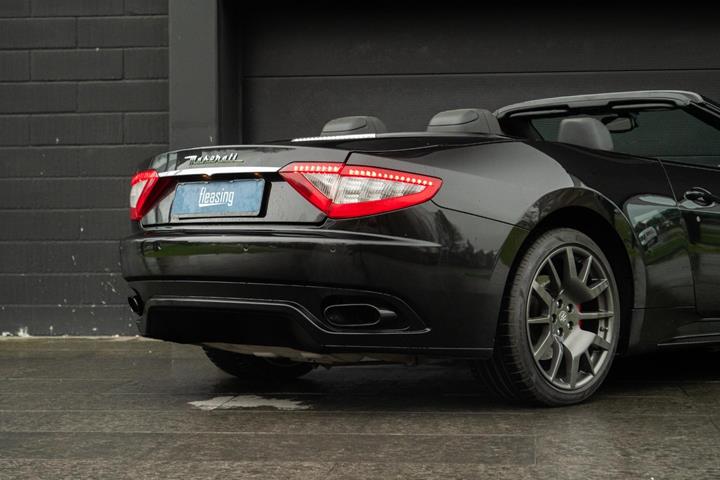 Sort Maserati GranCabrio fra 2012