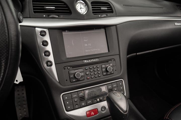 Sort Maserati GranCabrio fra 2012