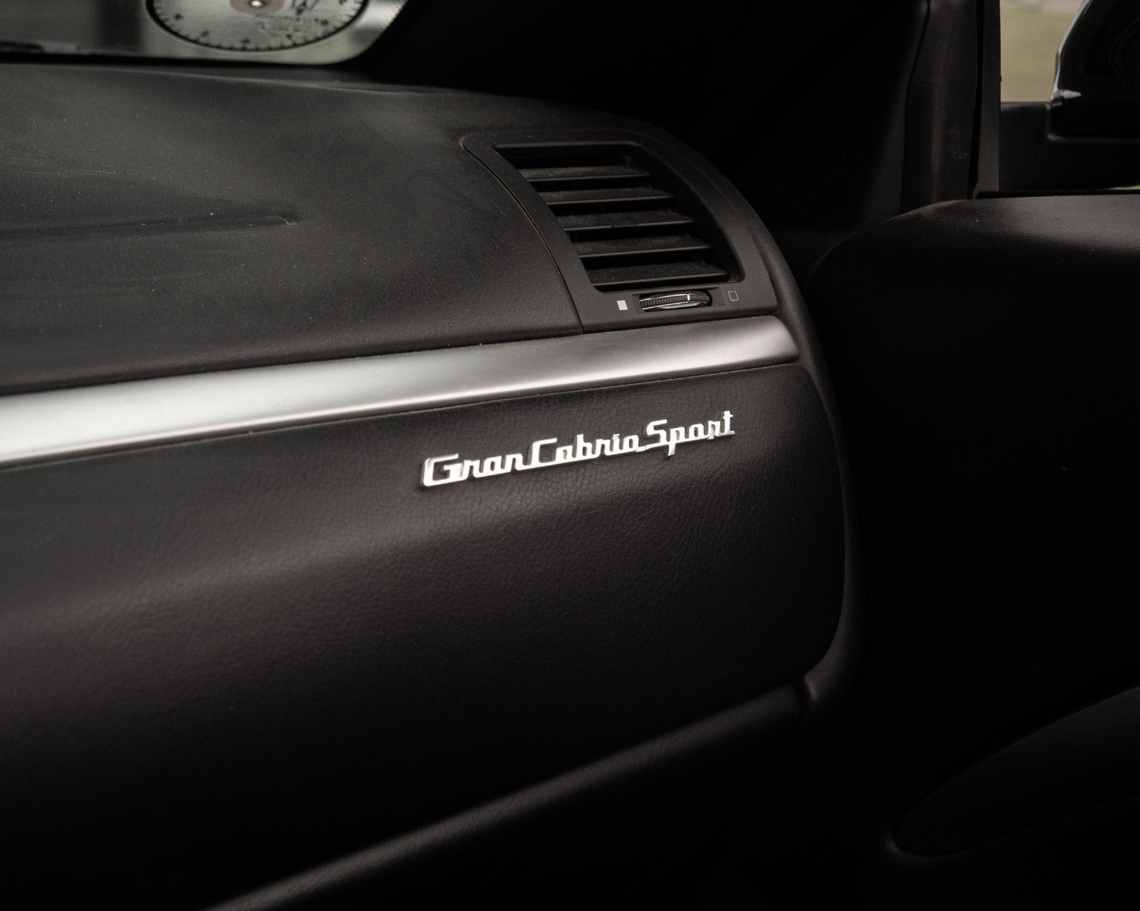 Sort Maserati GranCabrio fra 2012