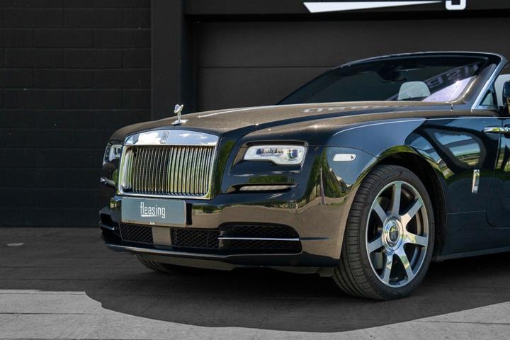 Sort Rolls Royce Dawn fra 2020 set udefra