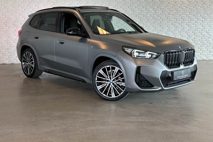 Grå BMW iX1 fra 2023