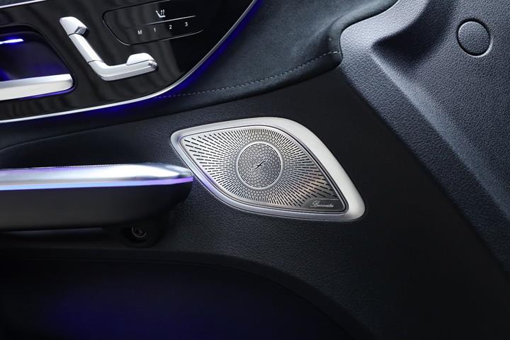 Grå Mercedes EQE350 fra 2023
