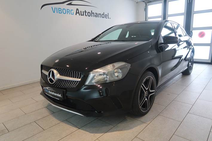 Sort Mercedes A180 d fra 2017 set udefra