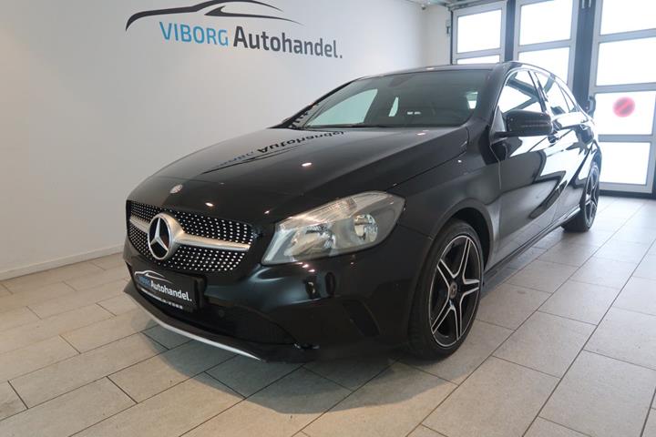 Sort Mercedes A180 d fra 2017 set udefra
