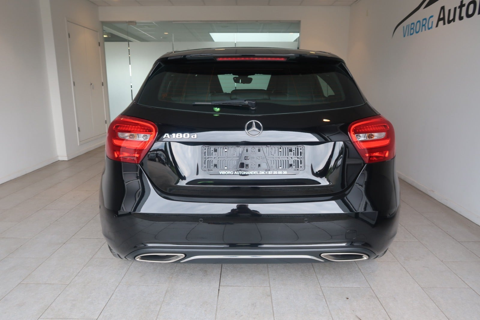 Sort Mercedes A180 d fra 2017