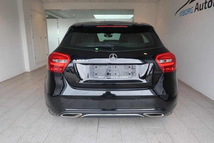 Sort Mercedes A180 d fra 2017