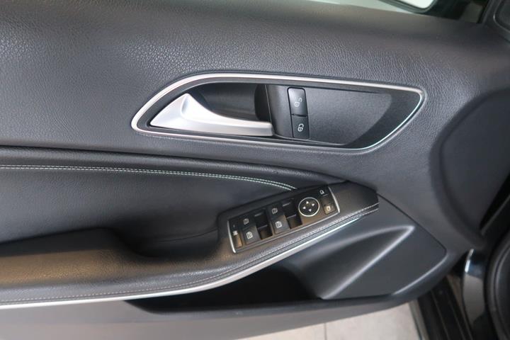 Sort Mercedes A180 d fra 2017