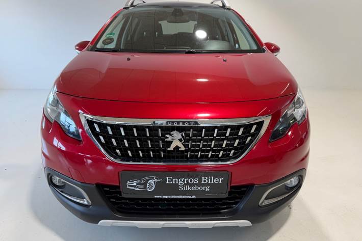 Rød Peugeot 2008 fra 2019