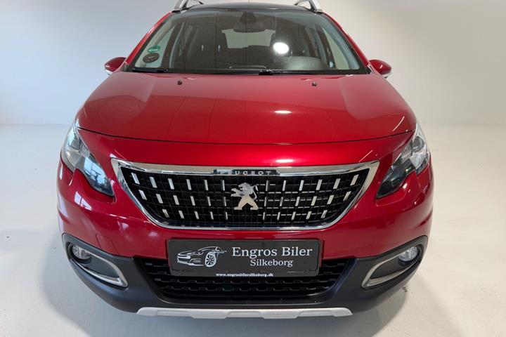 Rød Peugeot 2008 fra 2019