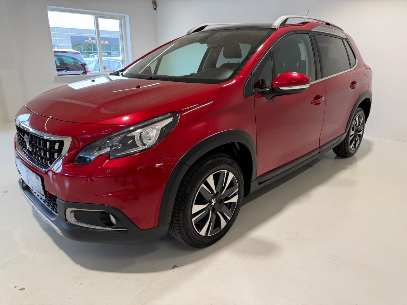 Rød Peugeot 2008 fra 2019