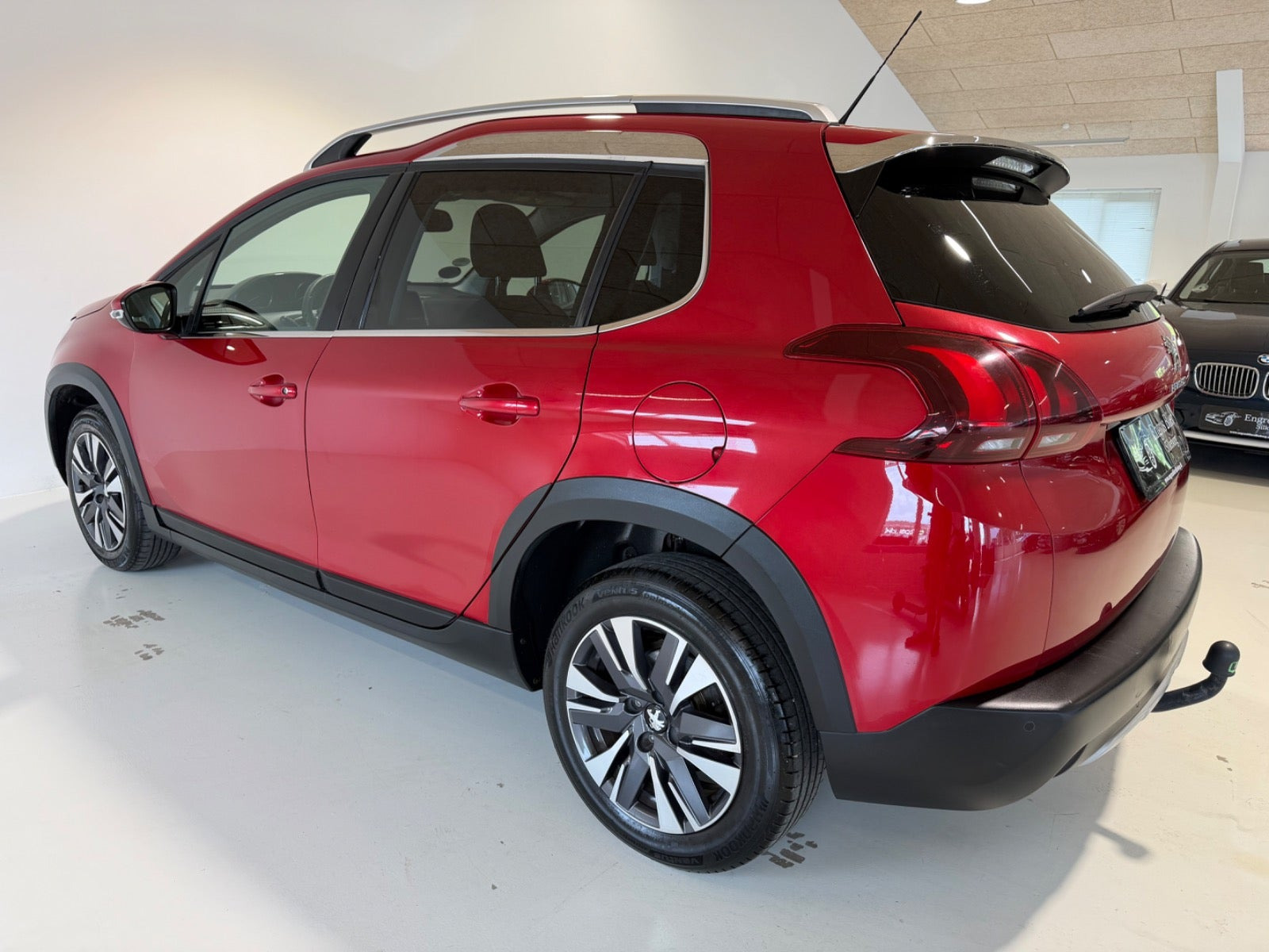 Rød Peugeot 2008 fra 2019