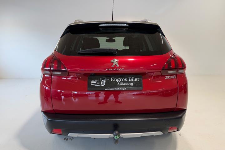 Rød Peugeot 2008 fra 2019