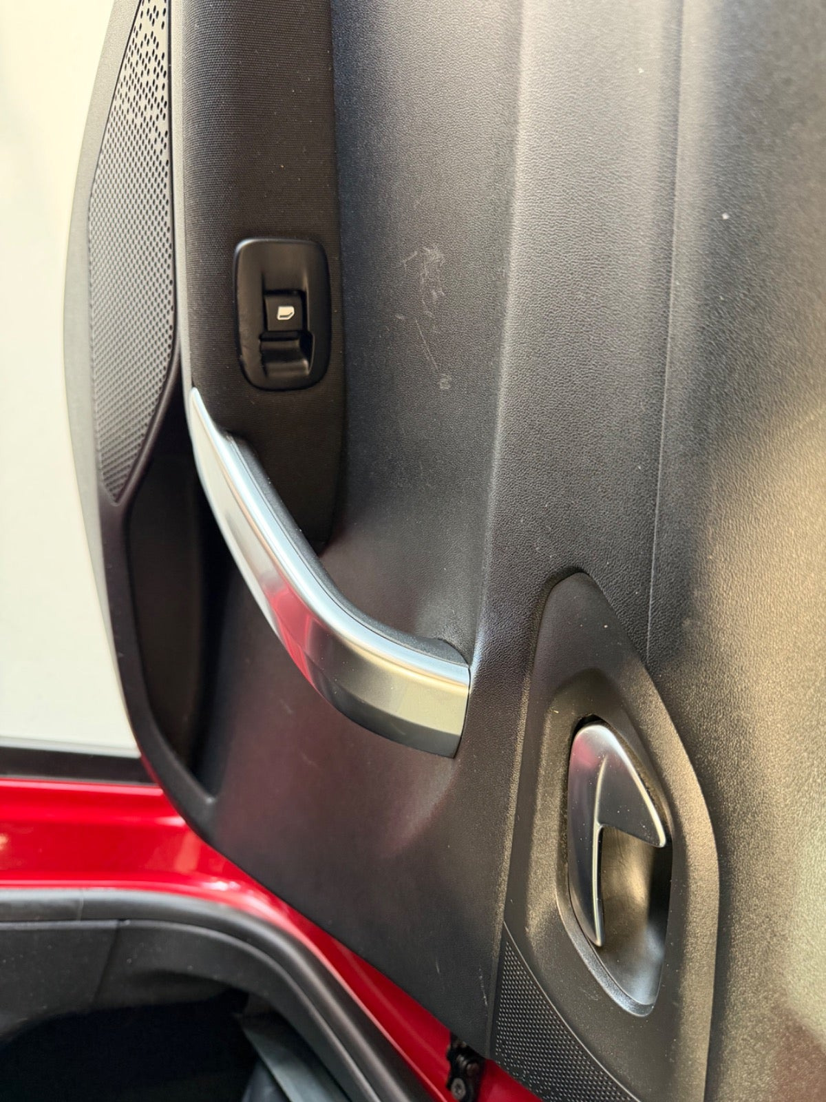 Rød Peugeot 2008 fra 2019