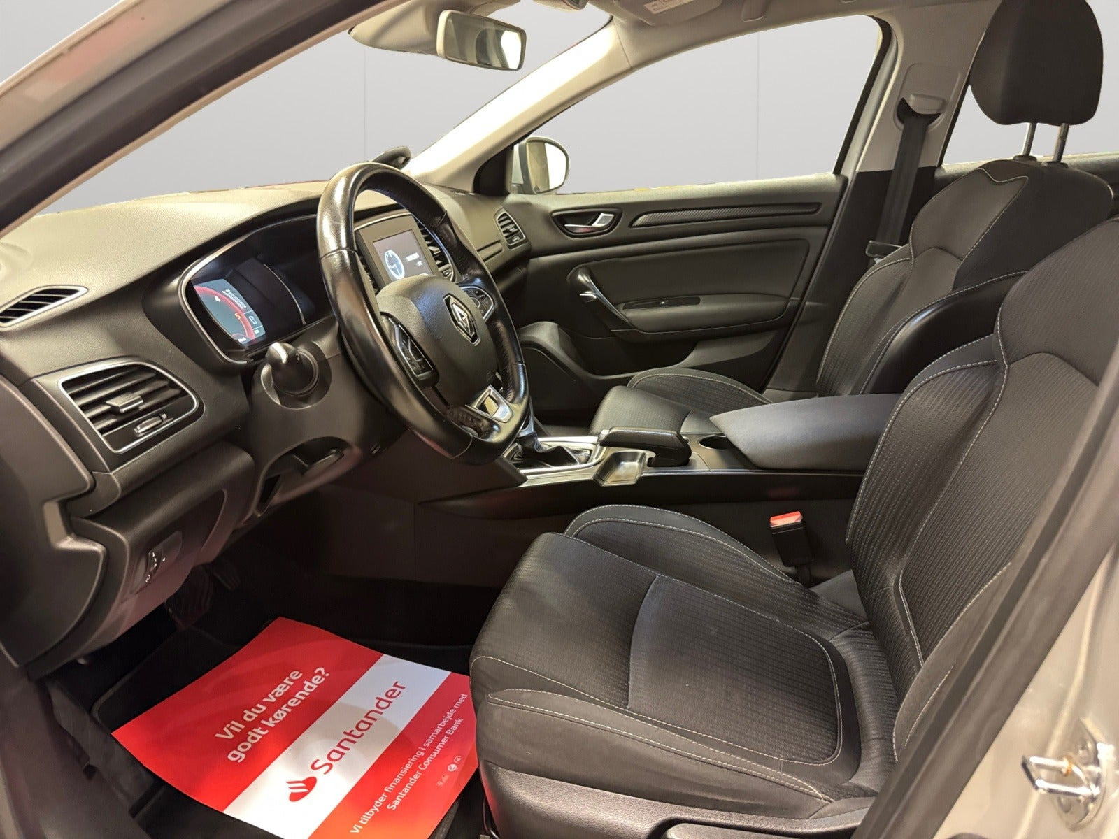 Sølv Renault Megane IV fra 2017