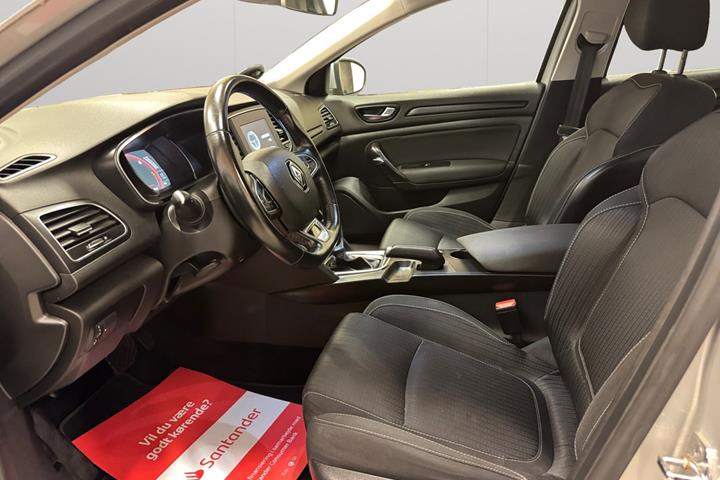 Sølv Renault Megane IV fra 2017