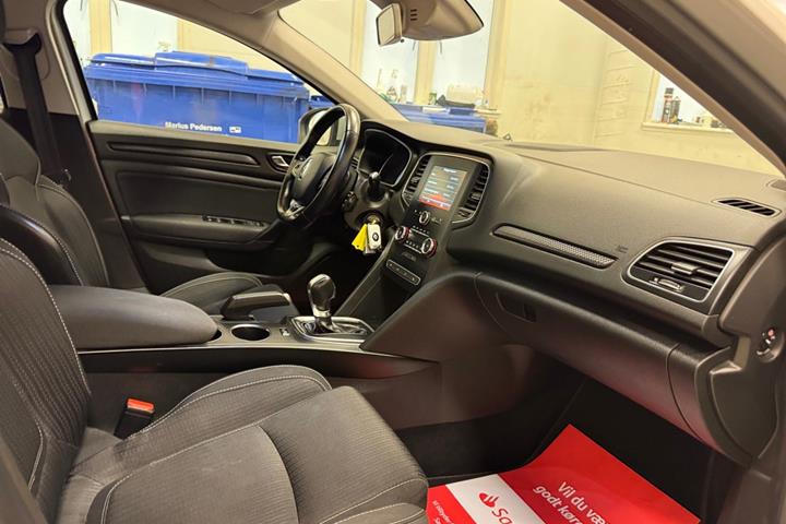 Sølv Renault Megane IV fra 2017