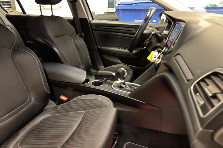 Sølv Renault Megane IV fra 2017