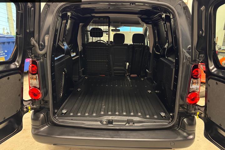 Sort Citroën Berlingo fra 2017