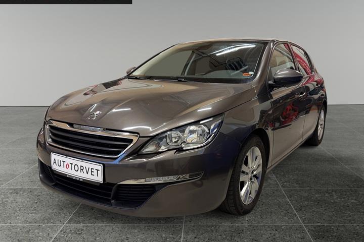 Grå Peugeot 308 fra 2015 set udefra