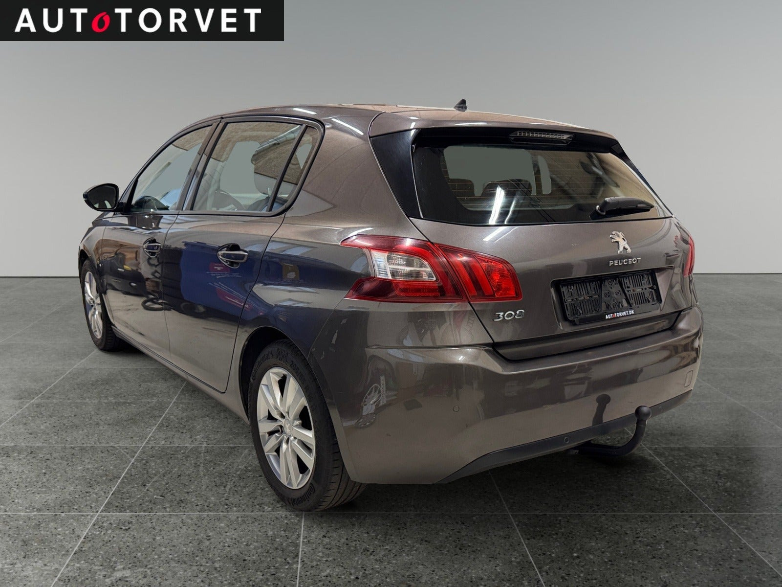 Grå Peugeot 308 fra 2015