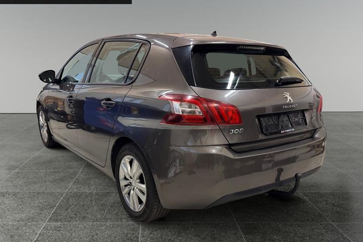 Grå Peugeot 308 fra 2015