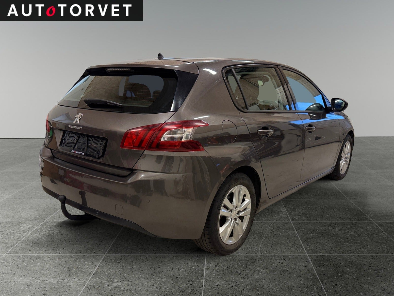 Grå Peugeot 308 fra 2015