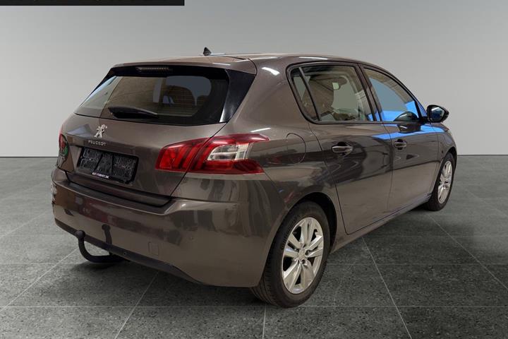 Grå Peugeot 308 fra 2015