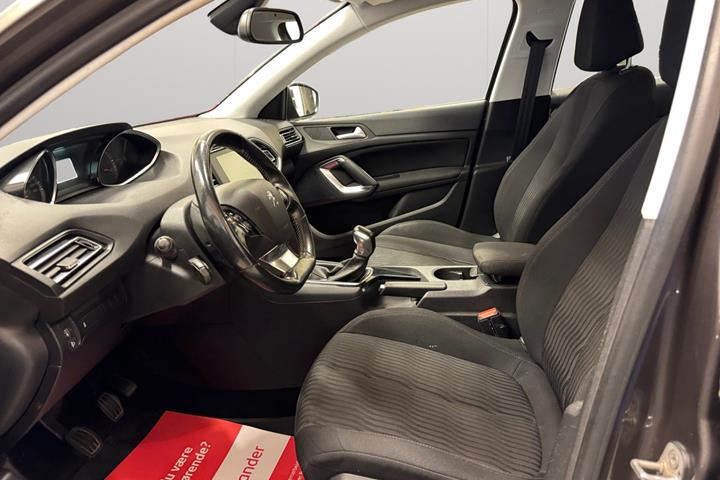 Grå Peugeot 308 fra 2015