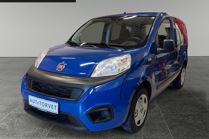 Blå Fiat Qubo fra 2016 set udefra