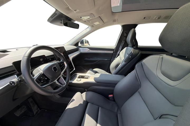Hvid Volvo EX90 fra 2025