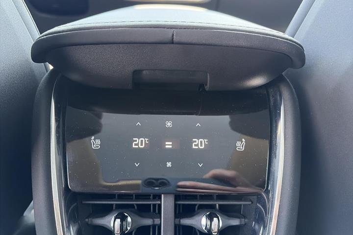Hvid Volvo EX90 fra 2025