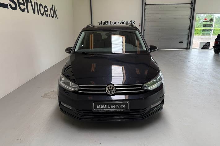 Sort VW Touran fra 2017