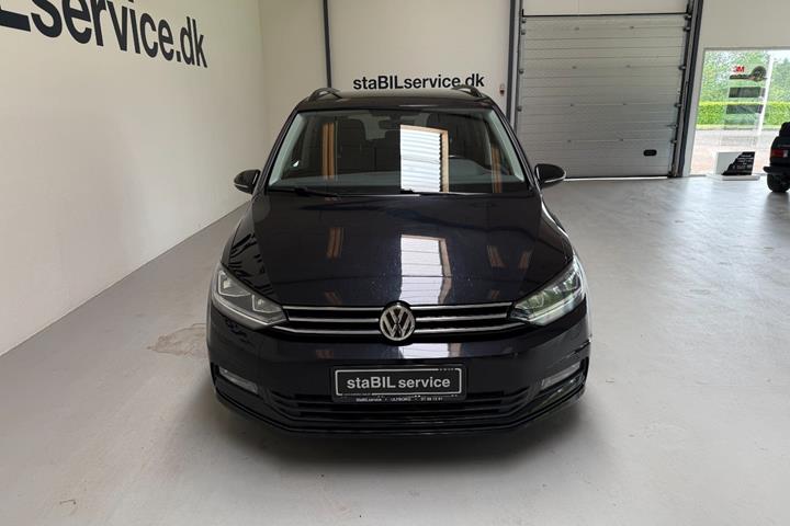 Sort VW Touran fra 2017