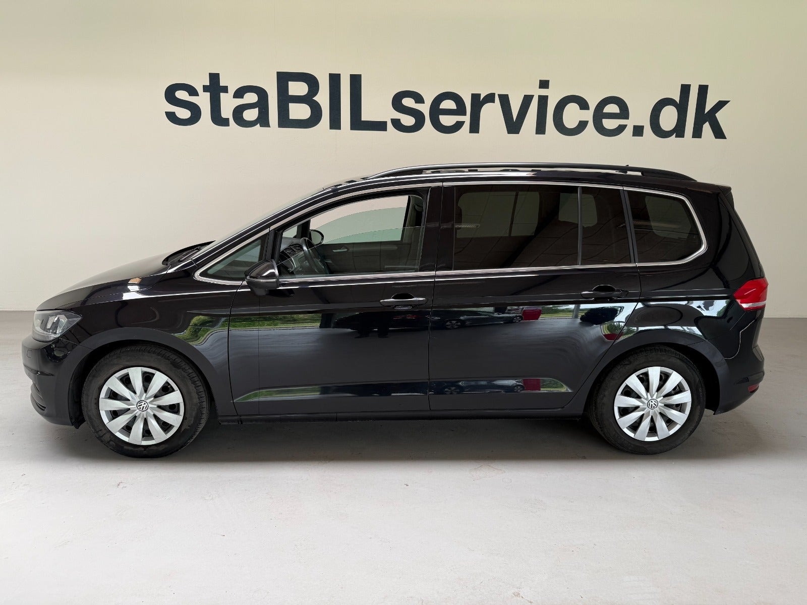 Sort VW Touran fra 2017